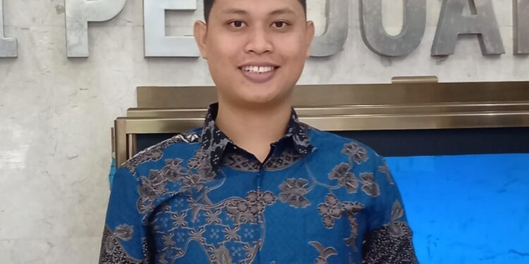 Jubir TPN Ganjar-Mahfud: Satu Keluarga Miskin Hasilkan Satu Sarjana, Kilas Balik Sejarah Perjuangan Ganjar Raih Gelar Sarjana Hukum UGM