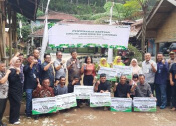 Perum Perhutani Serahkan Bantuan Tanggung Jawab Sosial dan Lingkungan untuk Mitra