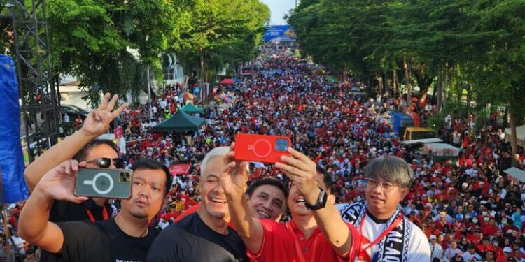 Jalan Sehat Perjuangan Ganjar Presiden 2024, Tumpah Ruah Warga Makassar: Amimo Warga Melihat Langsung Sosok Capres 2024