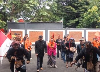 MQ. Wisnu Aji Caleg DPRD Jabar Dari Partai Buruh Mulai Kampanye Terbuka dengan Adat Sunda
