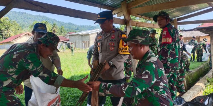 Forkopimcam Sabbang Selatan Bersihkan Pasar Tradisional