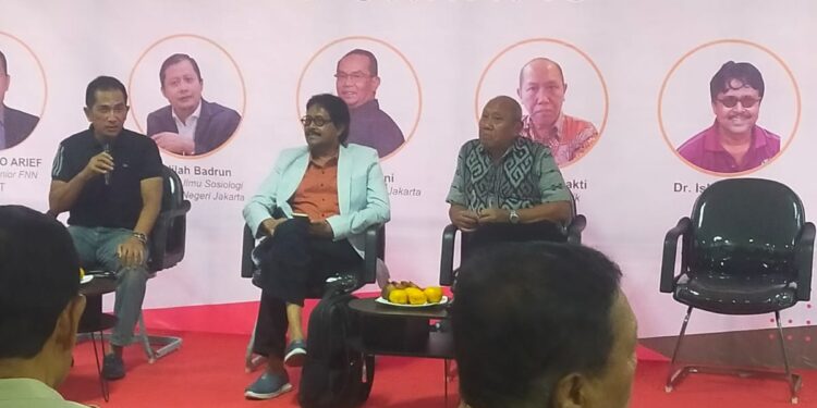 Diskusi publik bertema "Selamatkan Pemilu yang Demokratis," dengan menghadirkan pembicara antara Dr. Ikrar Nusa Bhakti (Pengamat Politik), Ubedilah Badrun (Ketua Prodi Ilmu Sosiologi UNJ), dan Ishak Rafick (Penulis) dengan dipandu oleh Hersubeno Arief dari FNN, Sabtu (13/01/2024).