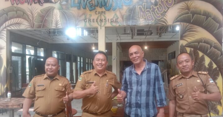 Owner Katumiri Grand Hill, Erfan Bramantyo didampingi Kepala Dinas Pariwisata dan Kebudayaan Bandung Barat, Akhmad Panji dan Steve Ewon, Kepala Desa Kertawangi, Senin 4/03/2024.