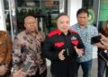Kuasa hukum RT, Randy Rainaldo, S.H bersama rekan, saat menggelar konferensi pers di PN Balebandung, Jumat 8 Maret 2024.