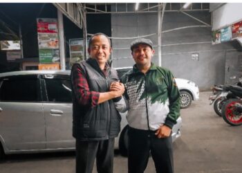 Steve Ewon bersama Ketua Umum Persikabbar Bandung Barat di bilangan Padalarang, Senin 25 Maret 2024