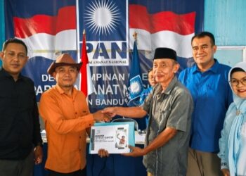 Giliran PAN KBB Presenter TV Jejak Rimba Steve Ewon daftarkan diri maju sebagai Bacalon Bupati Bandung Barat