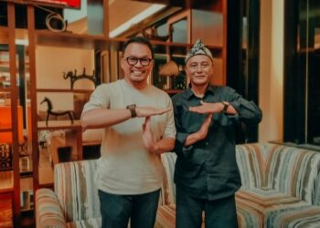 Salam Tanam: Bacalon Bupati Bandung Barat Faisal Haris sampaikan salam tanam saat dikunjungi Relawan Sahabat Akang Ewon, Rabu 24 April 2024 di Jakarta.