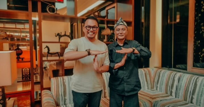 Salam Tanam: Bacalon Bupati Bandung Barat Faisal Haris sampaikan salam tanam saat dikunjungi Relawan Sahabat Akang Ewon, Rabu 24 April 2024 di Jakarta.