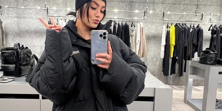 Agnez Mo Digugat Ari Bias atas Dugaan Nyanyikan Lagu Ciptaannya Tanpa Izin