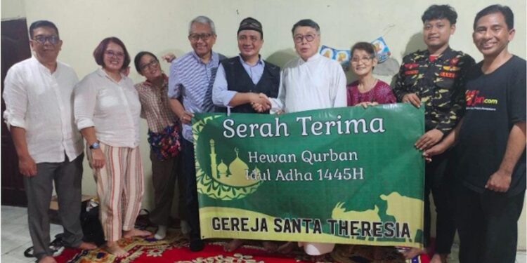 Bukti Kesungguhan Kurban untuk Toleransi, Umat Gereja Katolik Katedral Jakarta dan Paroki Santa Theresia Sumbang Hewan