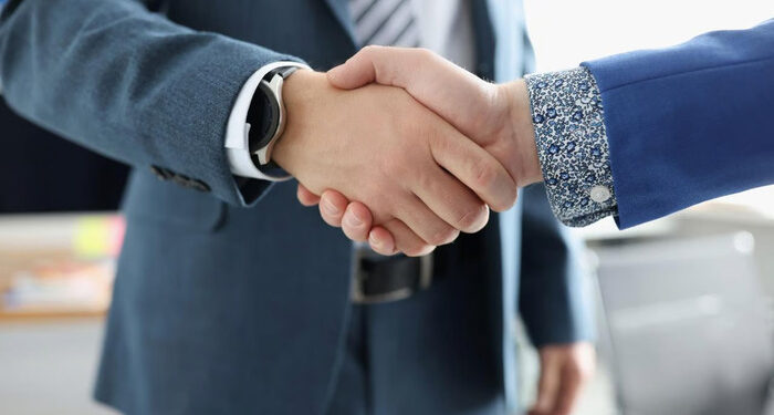 Upaya untuk mendiversifikasi perekonomian selain minyak menarik beragam investasi