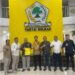 FOTO BERSAMA: Bacalon Bupati Kuningan dr. Deni Wirhana berfoto bersama Sekretaris DPD Partai Golkar Jawa Barat MQ Iswara didampingi tokoh Perubahan Kabupaten Kuningan di kantor DPP Partai Golkar