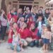 Foto bersama: Mantan Walikota Cimahi Ngatiyana foto bersama masyarakat RW 03, Kelurahan Baros.