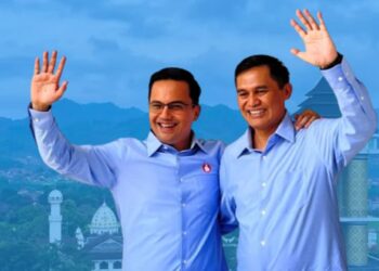 Pasangan Calon Sahrul Gunawan dan Gun Gun Gunawan Gunakan Kemeja Biru Langit Sebagai Ciri Khas