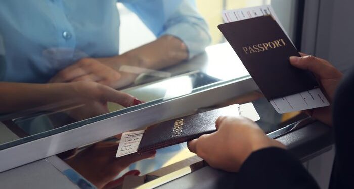 Bagaimana Tetap Mematuhi Hukum Imigrasi Indonesia: Yang Perlu Diketahui Orang Asing