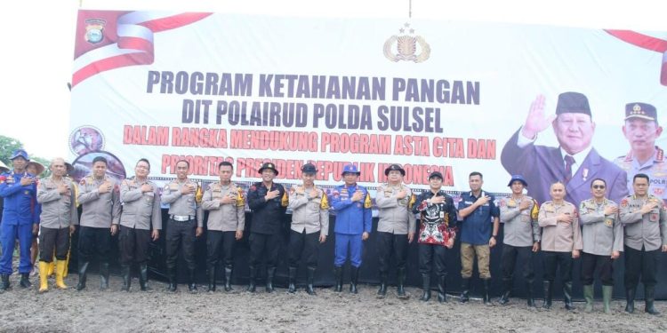 Dukung Swasembada Pangan, Polda Sulsel Sebar Benih Ikan Mas