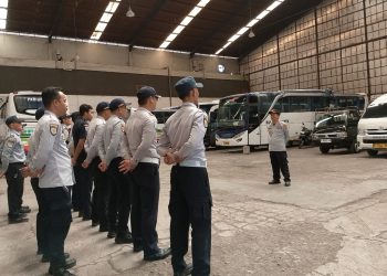 PO Bus Pariwisata Suryaputra saat menggelar kegiatan rampcheck secara rutin.