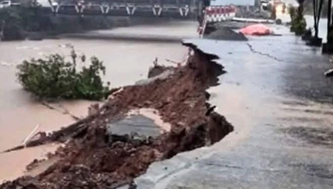 Talud Sepanjang 70 Meter Ambruk ke Sungai di Depan Gereja Katolik Paroki Nonongan