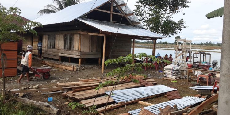 Warga Ucapkan Terima Kasih ke Bupati Luwu Utara, Bantu Rehab Rumah Warga