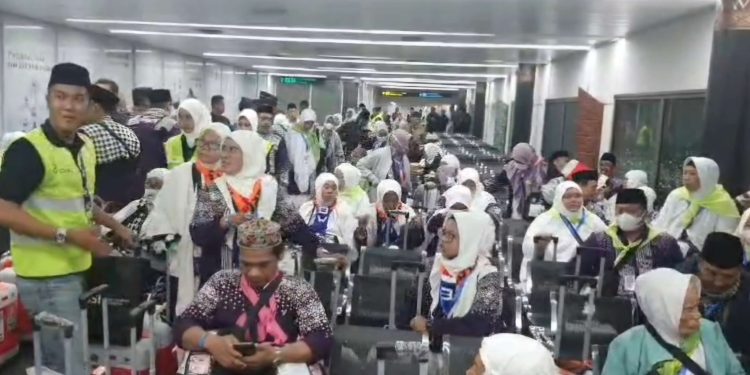 2.760 Jemaah Haji Gelombang Pertama Tiba di Indonesia, Tandai Awal Kepulangan dari Tanah Suci