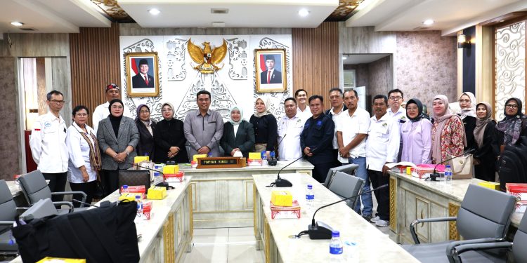 Audiensi dengan Komisi II DPRD Jabar, Dekopinwil Jabar Tuntut Ketegasan Dinas Koperasi