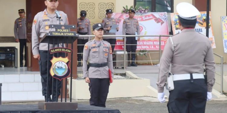Kapolres Toraja Utara, Pimpin Upacara Kenaikan Pangkat 15 Personel