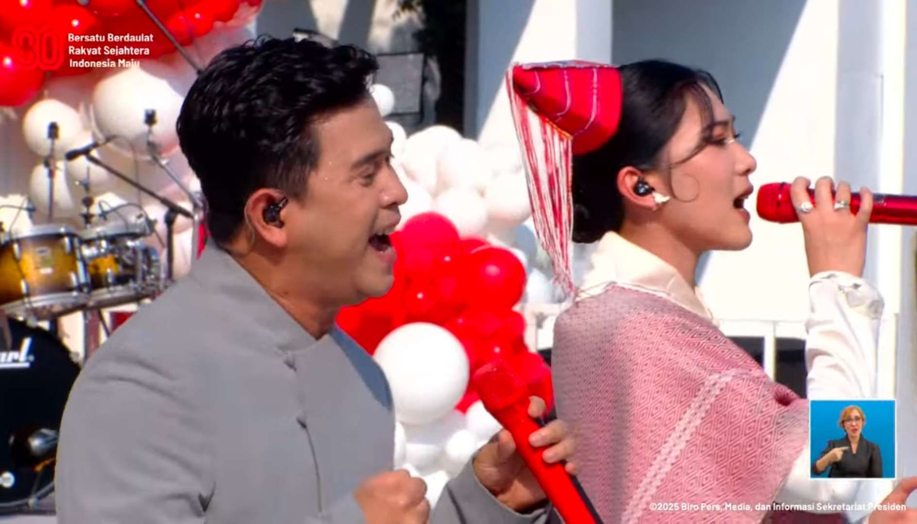 Penampilan Memukau Cakra Khan dan Isyana Sarasvati di Istana Merdeka, Bawakan Lagu ‘Rumah Kita’