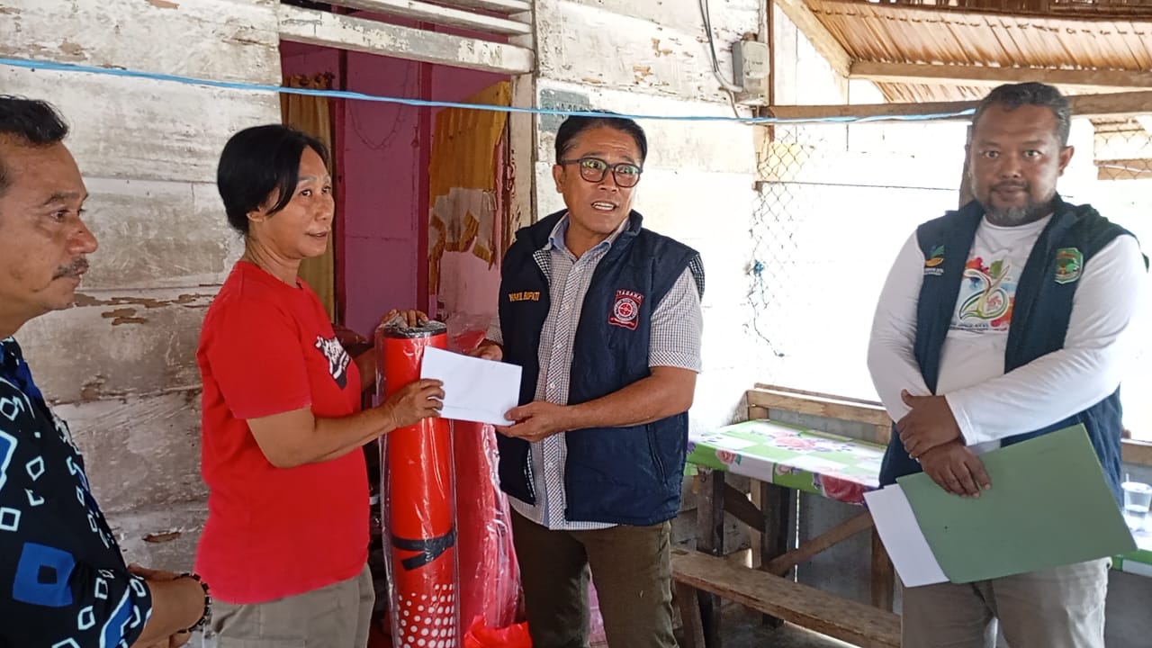 Warga Miskin Viral di Media Sosial dan Online baru Dibantu, Wakil Bupati Lutra Langsung Respon Bantu Janda Miskin di Marobo