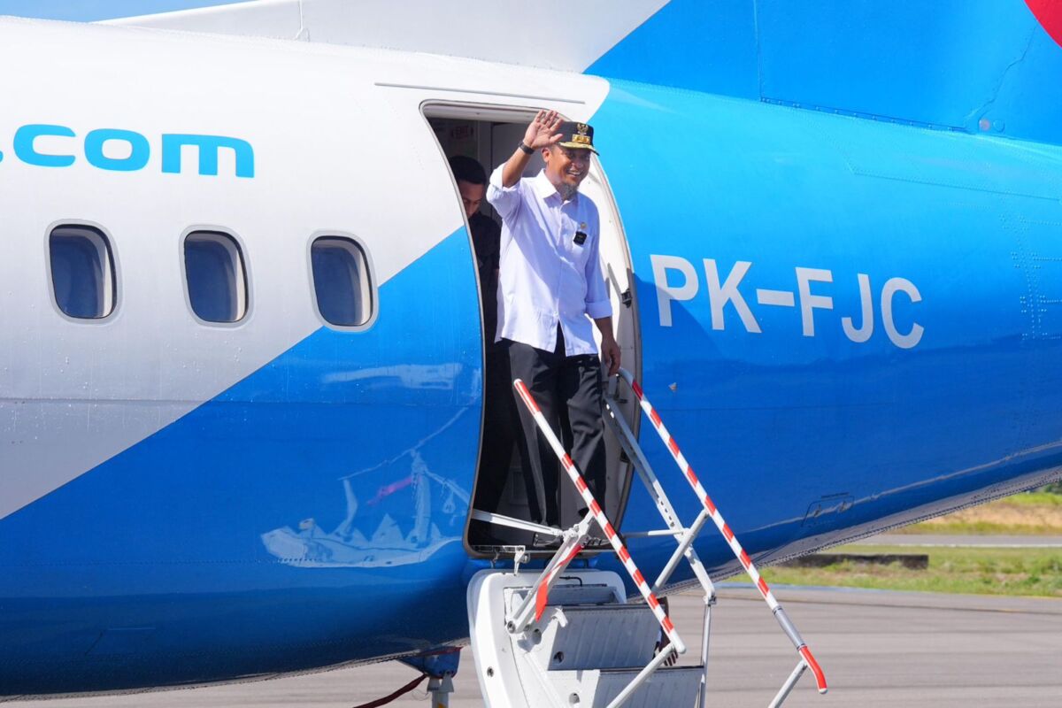 Gubernur Sulawesi Selatan: Launching Penerbangan Pesawat ATR 72-500 Fly Jaya, Layani Rute Makassar- Masamba, Bupati Andi Rahim Apresiasi