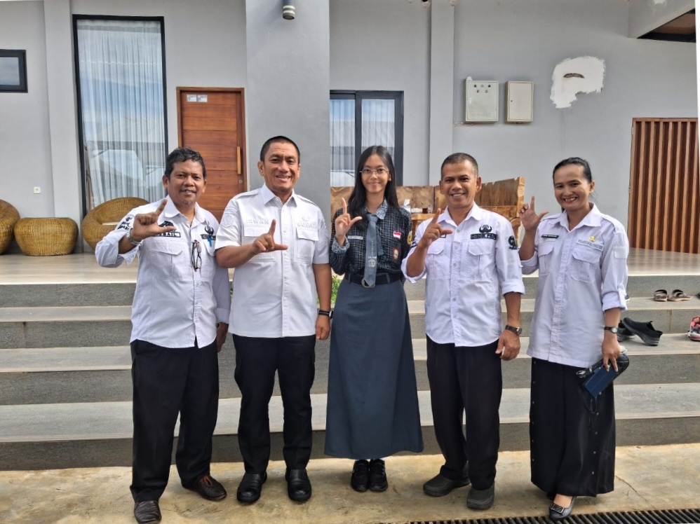 Bangga! Siswi SMAN 4 Lutim Terpilih Wakili Sulsel ke Senayan, Bupati Irwan: Ini Bukti Potensi Anak Daerah