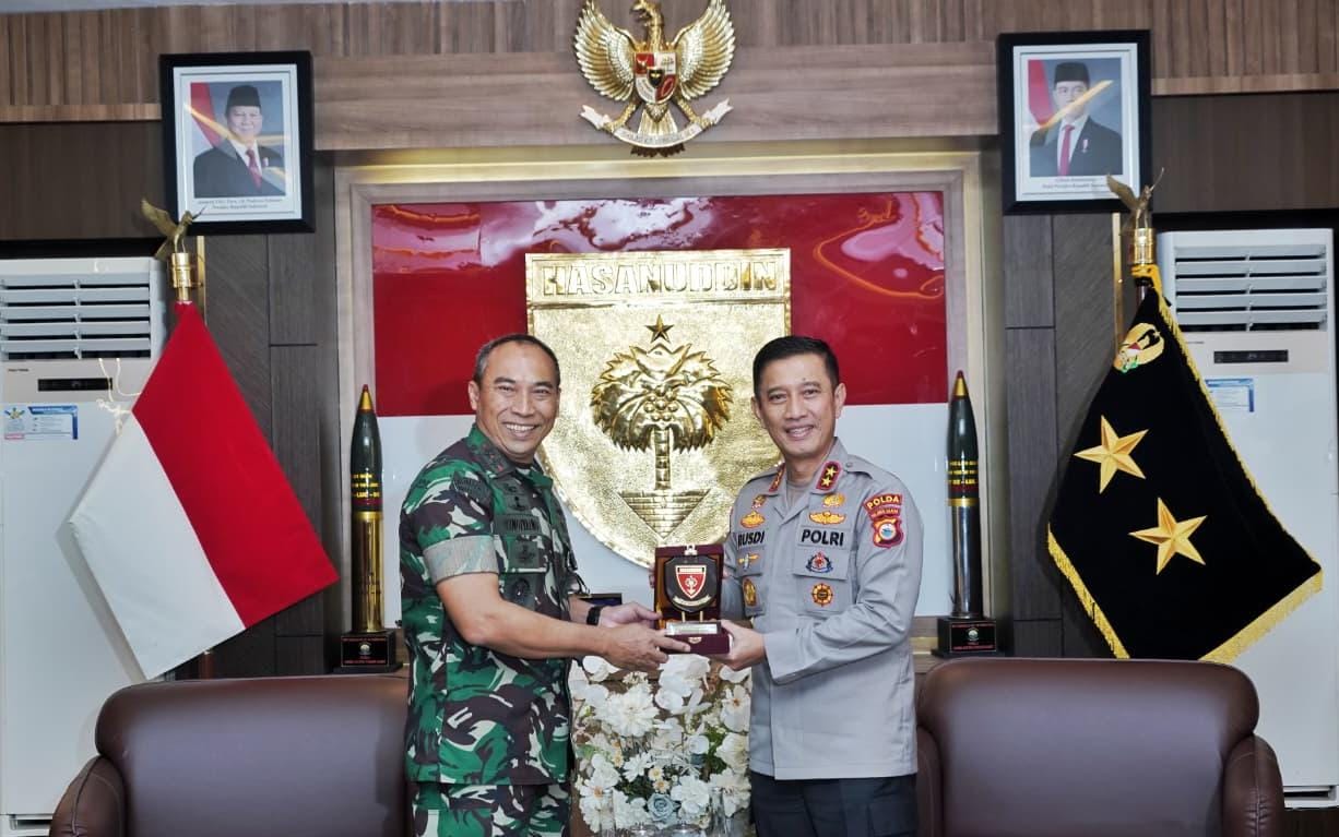 Kapolda Sulsel Silaturahmi ke Pangdam XIV Hasanuddin, Perkuat Sinergitas TNI-Polri jaga Stabilitas Keamanan Wilayah