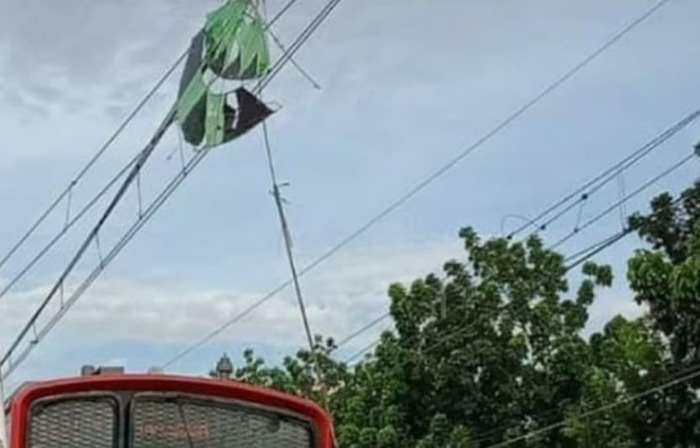 KAI Daop 1 Jakarta Imbau Masyarakat Tidak Bermain Layang-layang di Area Jalur Kereta