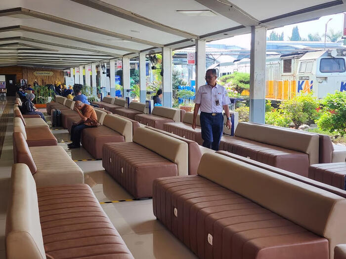 KAI Daop 2 Bandung Tingkatkan Pelayanan dengan Hadirkan Sofa di Ruang Tunggu