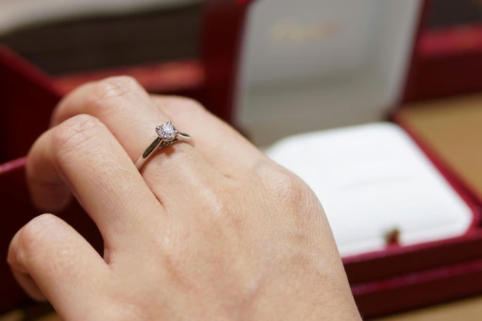 Biaya Tak Terduga Saat Lamaran, Apa Saja?