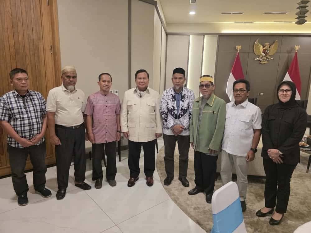 Presiden Prabowo Beri Rehabilitasi 2 Guru di Luwu Utara yang Dipecat Usai Bantu Honorer
