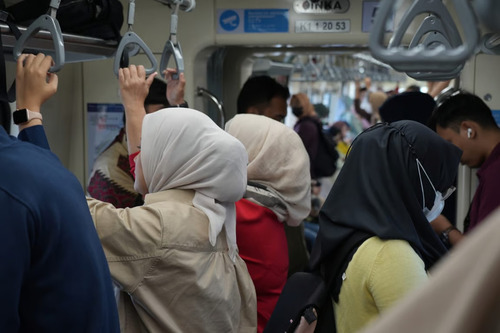 Emas Melemah Jelang Keputusan The Fed, Namun Tren Bullish Tetap Kokoh