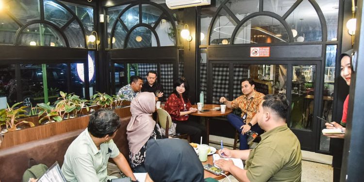 Direksi KAI Services Gelar Pertemuan Bersama Komunitas Pengguna KRL di Gambir