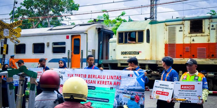 Kecelakaan di Perlintasan Menurun, Daop 4 Semarang Terus Tingkatkan Keamanan dan Keselamatan di Perlintasan Sebidang
