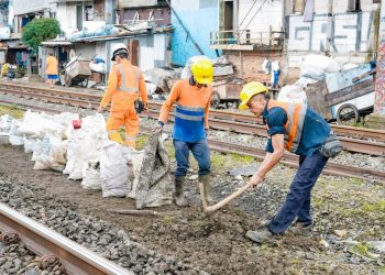 Antisipasi Cuaca Ekstrem dengan Curah Hujan Tinggi, KAI Daop 1 Jakarta Siagakan Tim Tanggap Darurat dan Lakukan Normalisasi Jalur