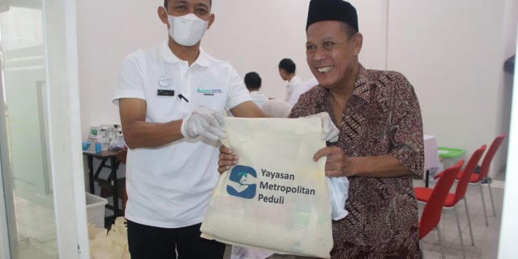 Metland Hotel Cirebon Gelar Bakti Sosial & Pemeriksaan Kesehatan Gratis dalam Rangka HUT ke-12