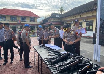 Kapolres Luwu Utara  Periksa Ratusan Senjata Api Dinas